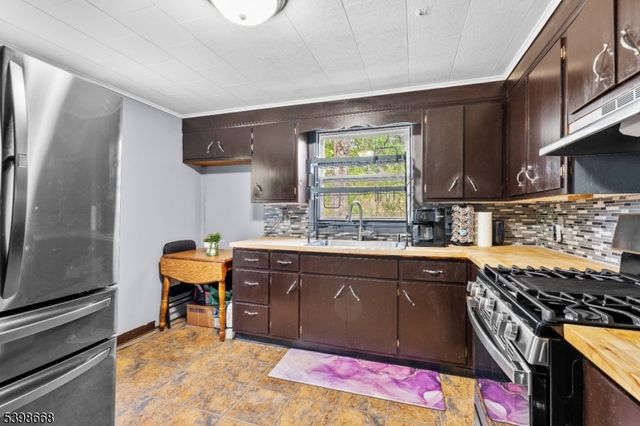 47 Bridge St, Ogdensburg Boro, NJ 07439