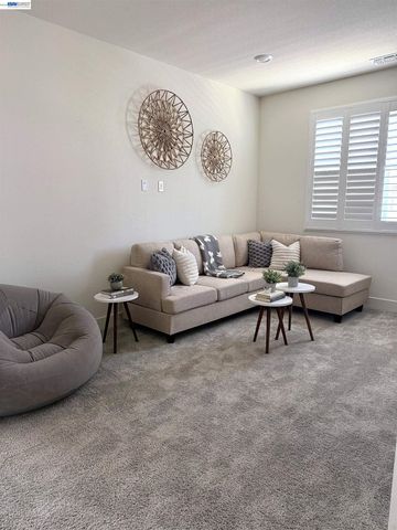 18005 reunion ct, Lathrop, CA 95330