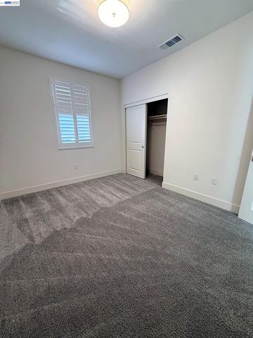 18005 reunion ct, Lathrop, CA 95330