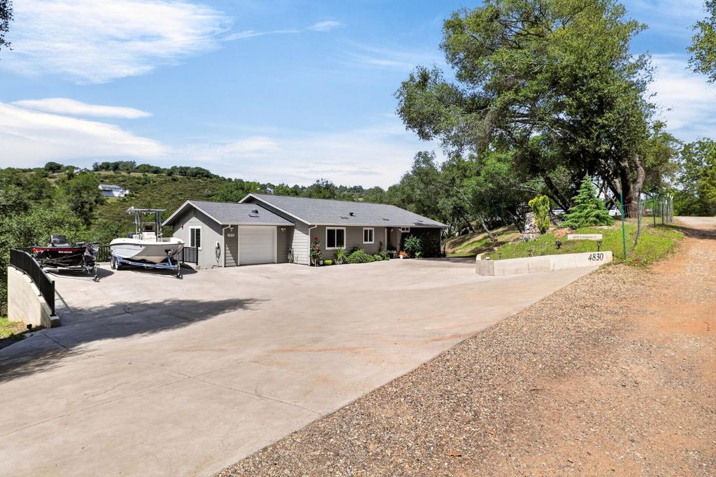 4830 Creekside Dr, Shingle Springs, CA 95682
