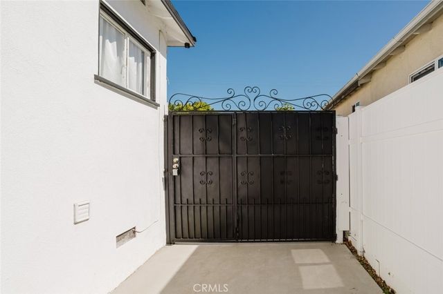 13521 Hamlin Street, Van Nuys, CA 91401