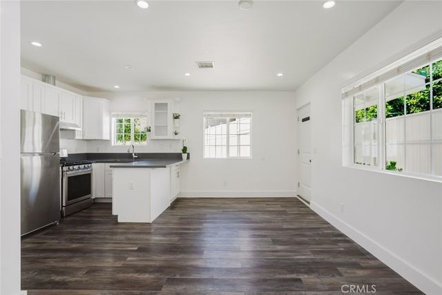 13521 Hamlin Street, Van Nuys, CA 91401