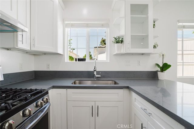 13521 Hamlin Street, Van Nuys, CA 91401