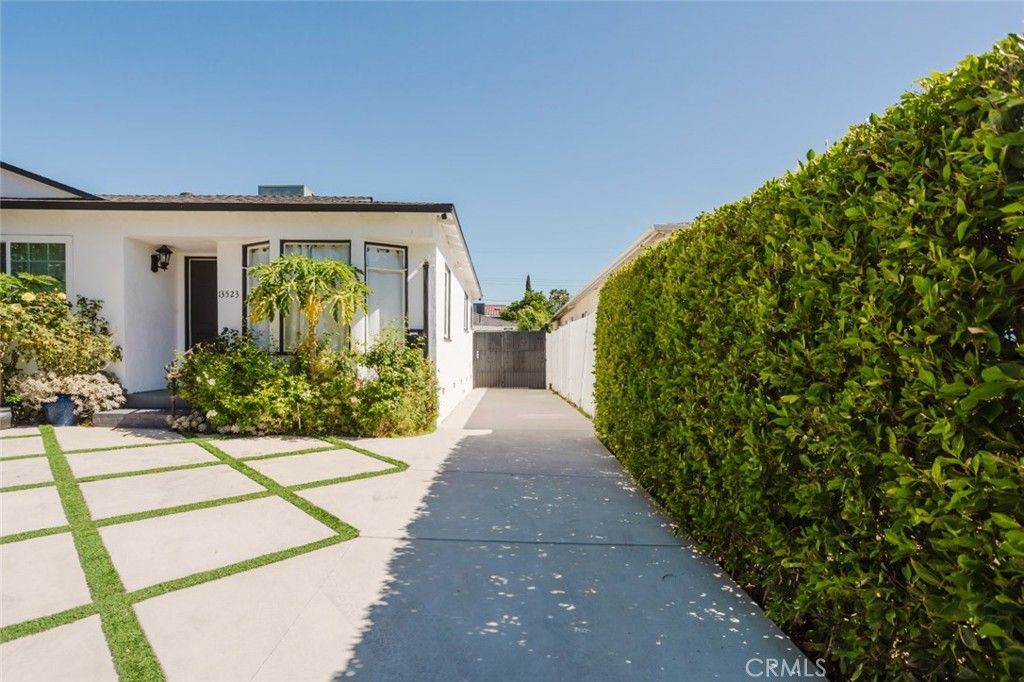 13521 Hamlin Street, Van Nuys, CA 91401