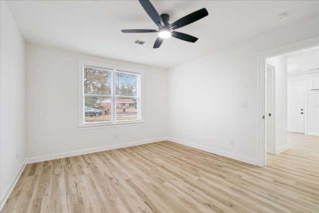 5186 BROKEN OAK DR, Memphis, TN 38119