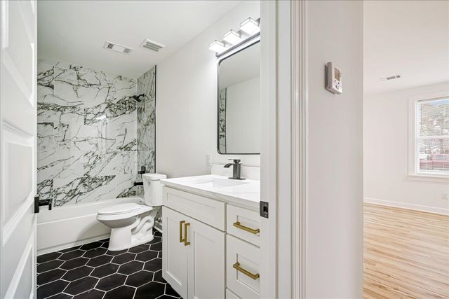 5186 BROKEN OAK DR, Memphis, TN 38119