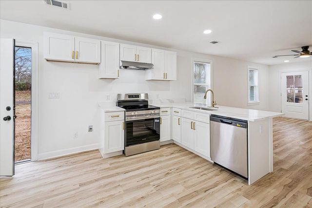 5186 BROKEN OAK DR, Memphis, TN 38119