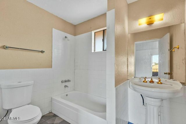 143 LA CIENEGA Drive, Socorro, TX 79927