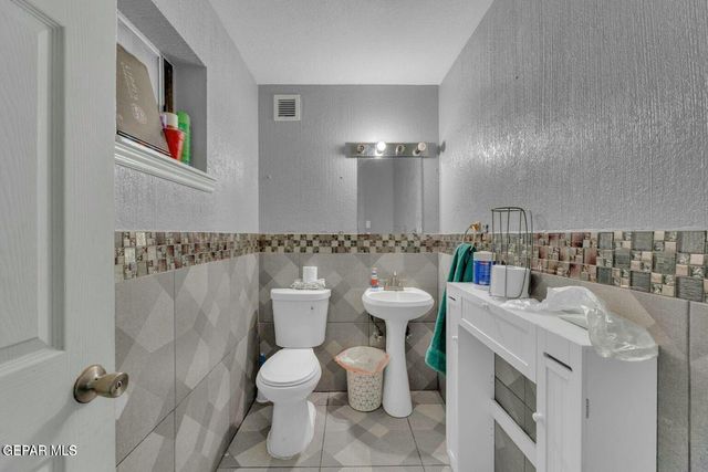 143 LA CIENEGA Drive, Socorro, TX 79927
