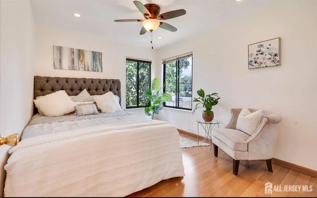 31 Gate House Lane, Edison, NJ 08820