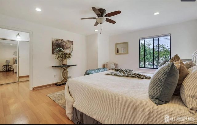 31 Gate House Lane, Edison, NJ 08820