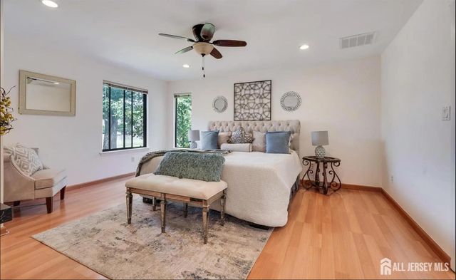 31 Gate House Lane, Edison, NJ 08820