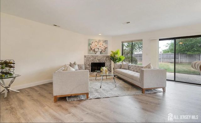 31 Gate House Lane, Edison, NJ 08820