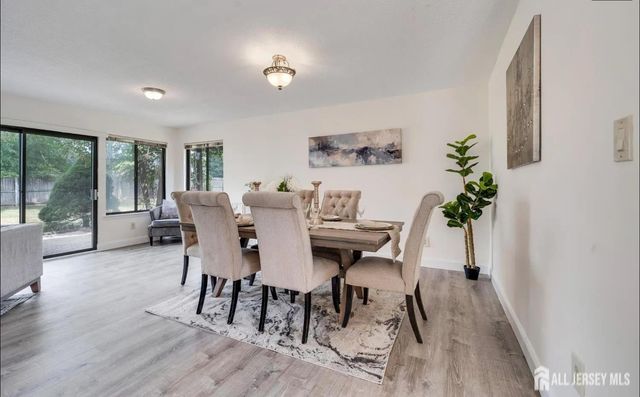 31 Gate House Lane, Edison, NJ 08820