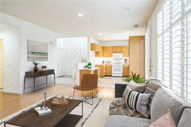 1065 Vaquero Circle, Oxnard, CA 93030