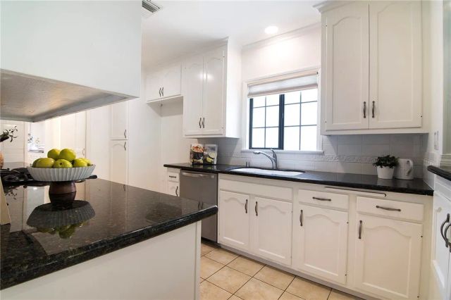 347 W Spazier Avenue, Burbank, CA 91506