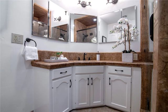 347 W Spazier Avenue, Burbank, CA 91506