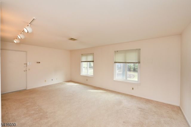 50 Rock Rd 7A, Hawthorne Boro, NJ 07506