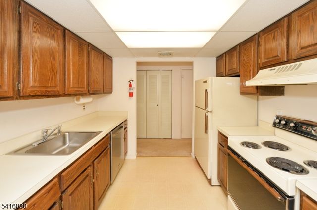 50 Rock Rd 7A, Hawthorne Boro, NJ 07506