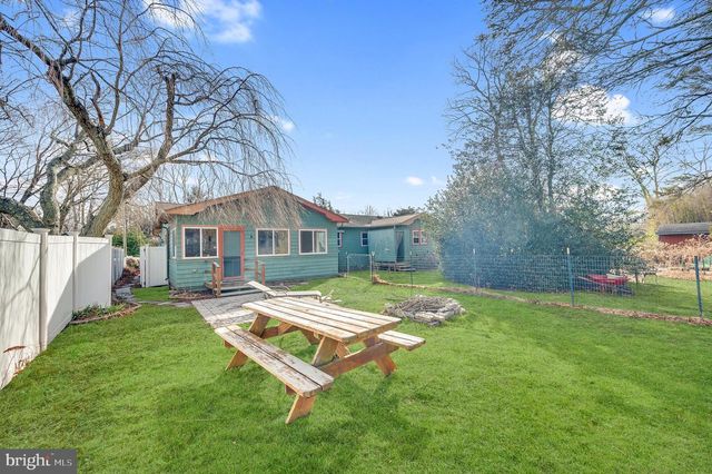 130 CENTER STREET, Manahawkin, NJ 08050