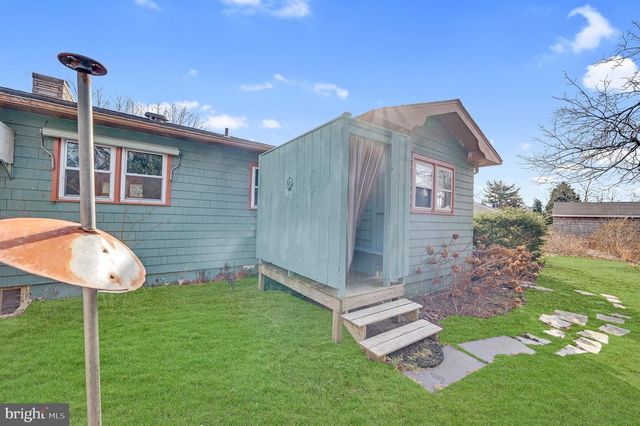 130 CENTER STREET, Manahawkin, NJ 08050