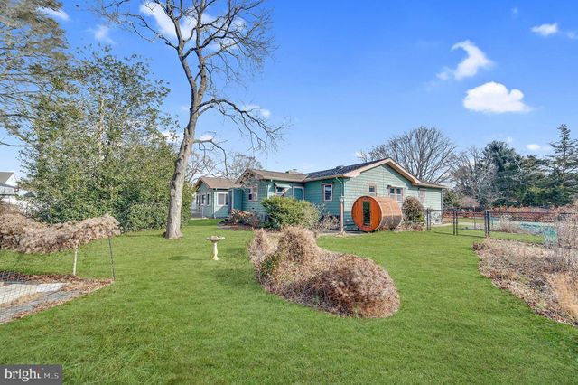 130 CENTER STREET, Manahawkin, NJ 08050