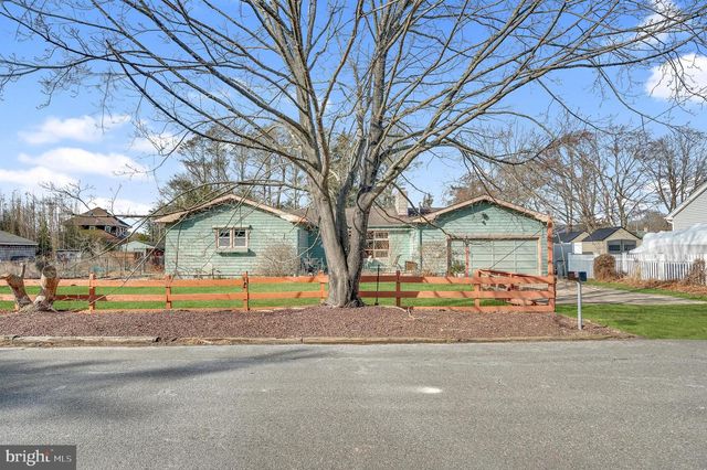 130 CENTER STREET, Manahawkin, NJ 08050