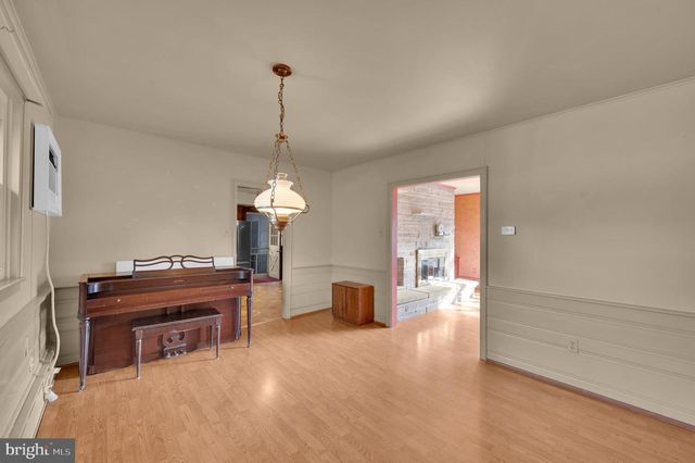 130 CENTER STREET, Manahawkin, NJ 08050