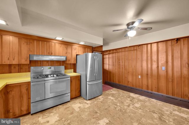 130 CENTER STREET, Manahawkin, NJ 08050