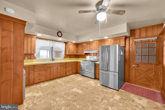 130 CENTER STREET, Manahawkin, NJ 08050