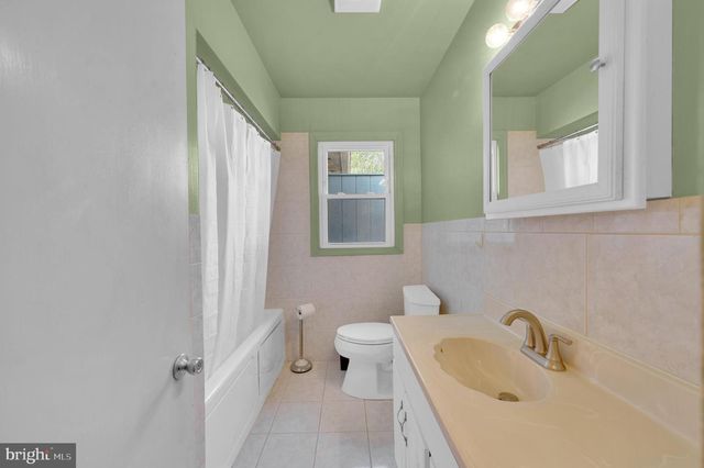 130 CENTER STREET, Manahawkin, NJ 08050