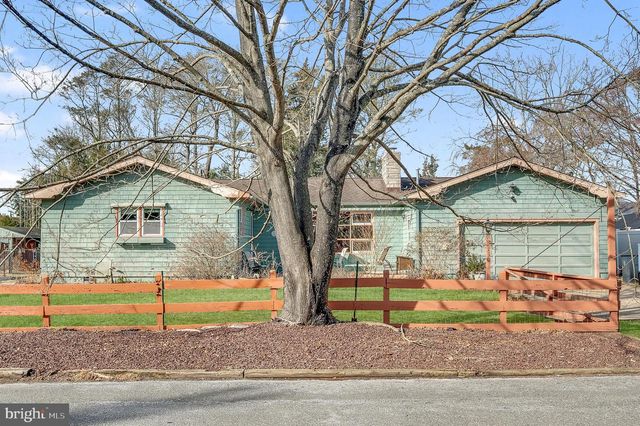 130 CENTER STREET, Manahawkin, NJ 08050