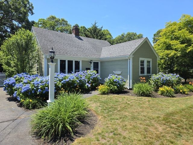 69 Jericho Path, Falmouth, MA 02540