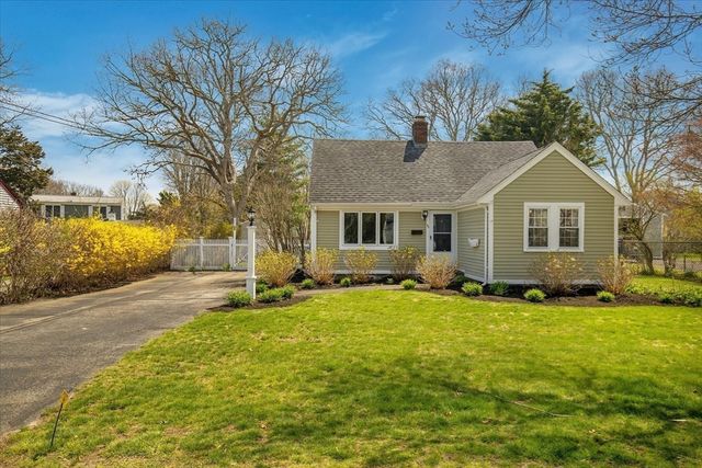 69 Jericho Path, Falmouth, MA 02540
