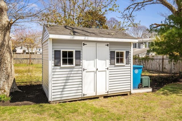 69 Jericho Path, Falmouth, MA 02540