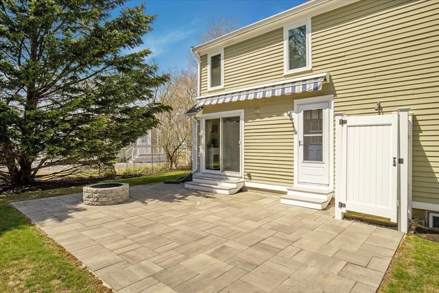 69 Jericho Path, Falmouth, MA 02540