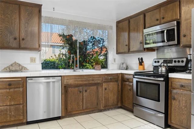 14541 Savin Avenue, Irvine, CA 92606