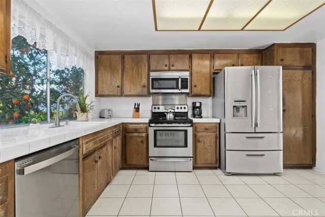 14541 Savin Avenue, Irvine, CA 92606