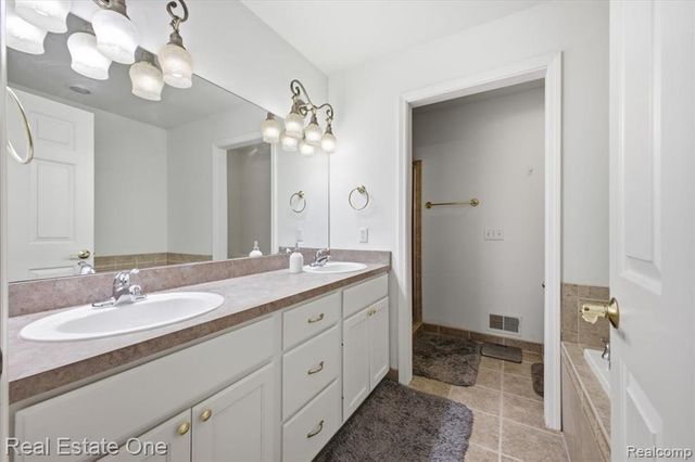 2475 Horace Street, West Bloomfield, MI 48324
