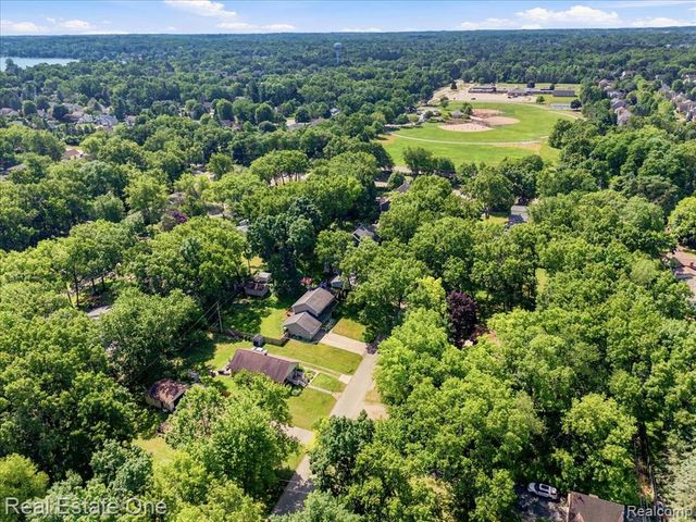 2475 Horace Street, West Bloomfield, MI 48324