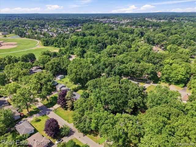 2475 Horace Street, West Bloomfield, MI 48324