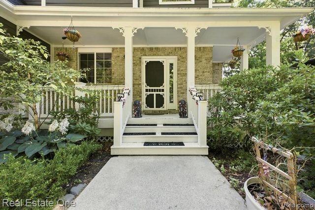 2475 Horace Street, West Bloomfield, MI 48324