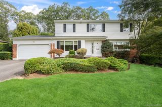 4 Newport Drive, Plainview, NY 11803