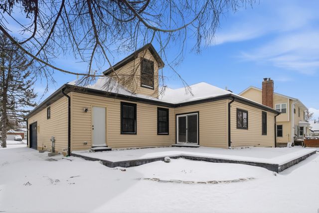 3026 Jackson Drive, Arlington Heights, IL 60004