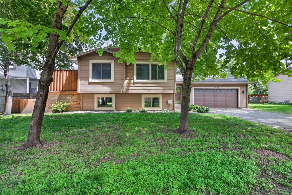 10770 Linwood Forest Drive, Champlin, MN 55316