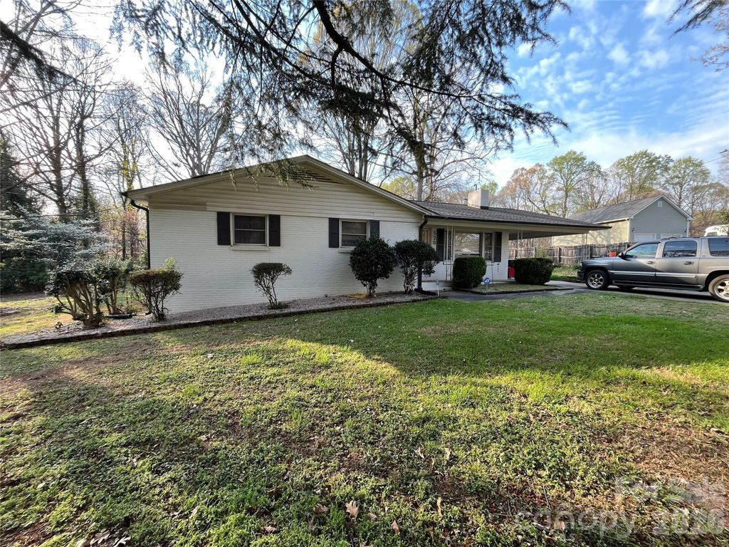 520 Carole Lane, Charlotte, NC 28214