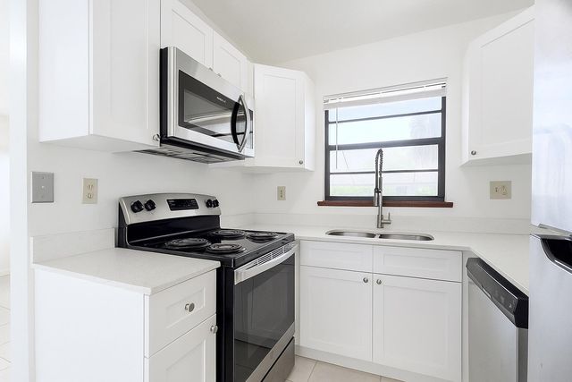 1226 N Haverhill Road 4, Haverhill, FL 33417