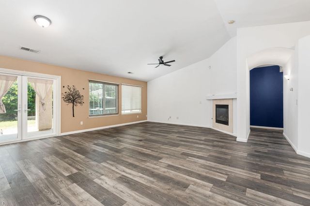 5583 W Floradora Avenue, Fresno, CA 93722