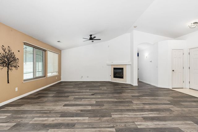 5583 W Floradora Avenue, Fresno, CA 93722