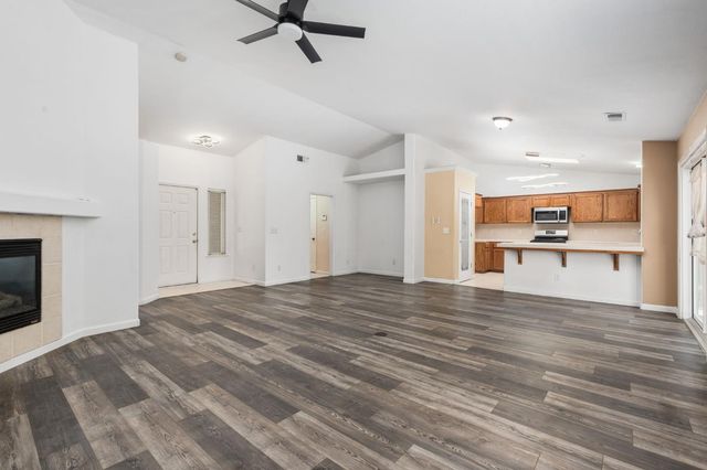 5583 W Floradora Avenue, Fresno, CA 93722
